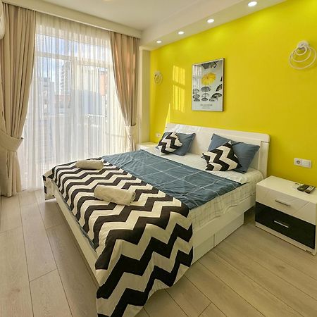 Apartments With View Тбилиси Екстериор снимка