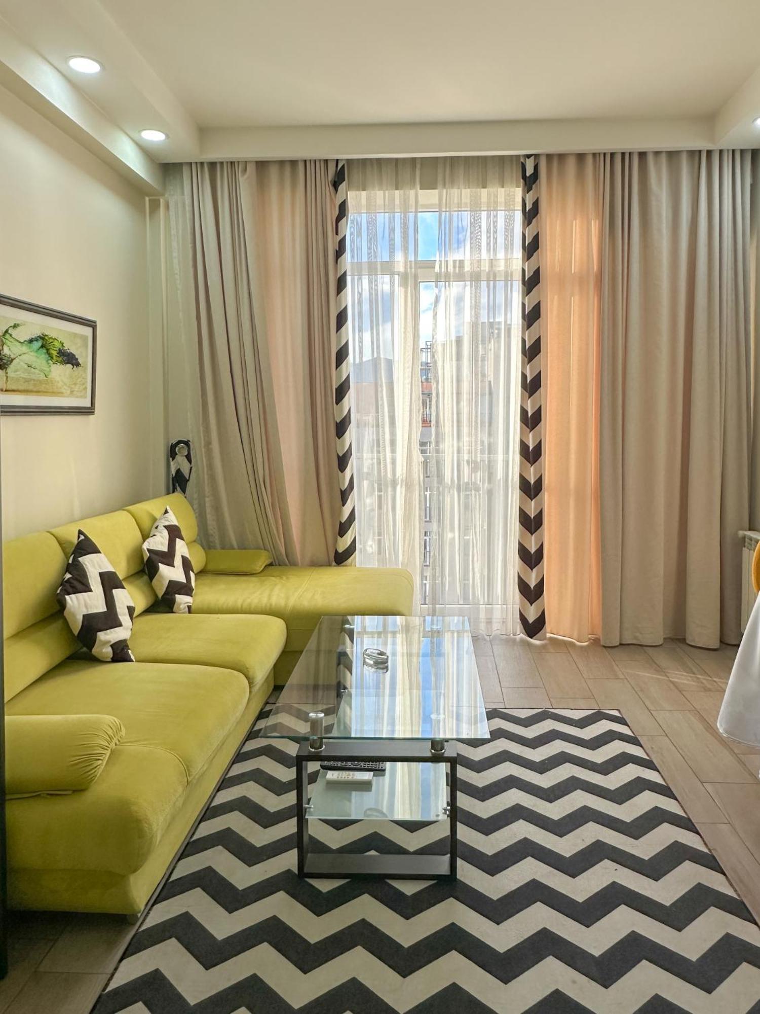 Apartments With View Тбилиси Екстериор снимка