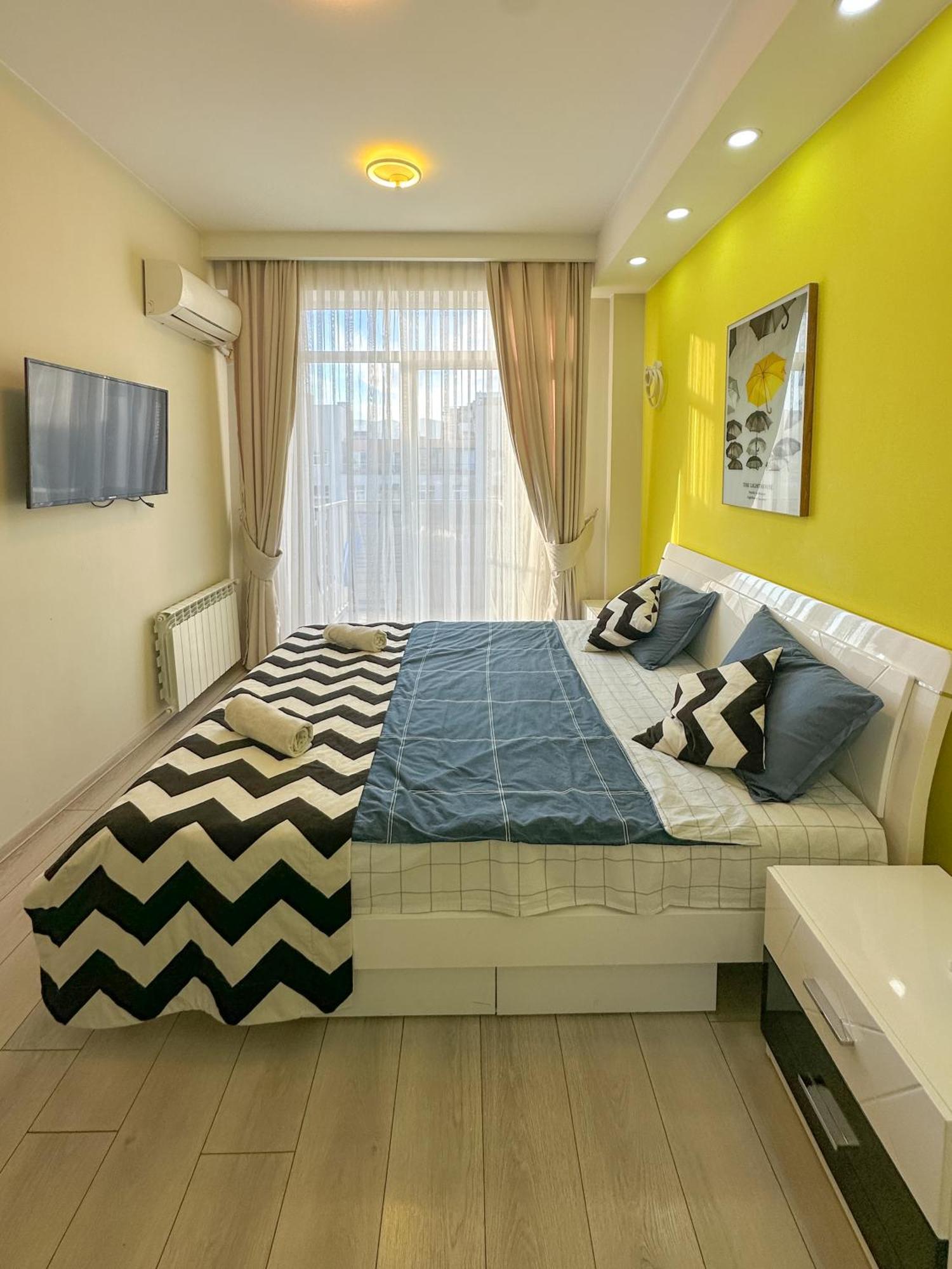 Apartments With View Тбилиси Екстериор снимка