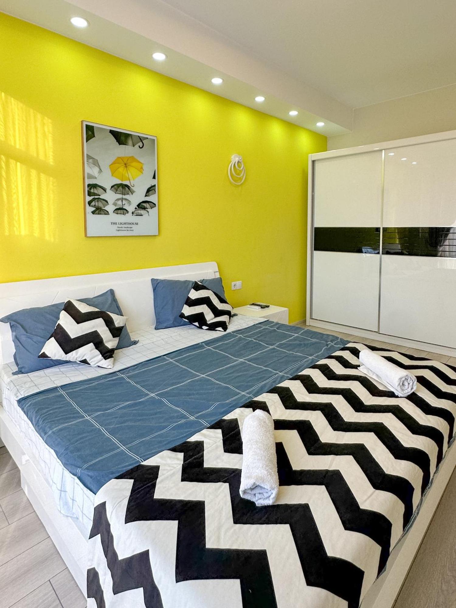 Apartments With View Тбилиси Екстериор снимка