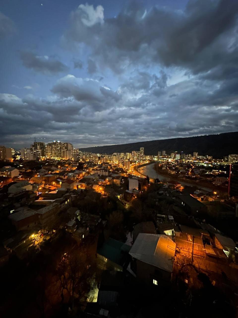 Apartments With View Тбилиси Екстериор снимка