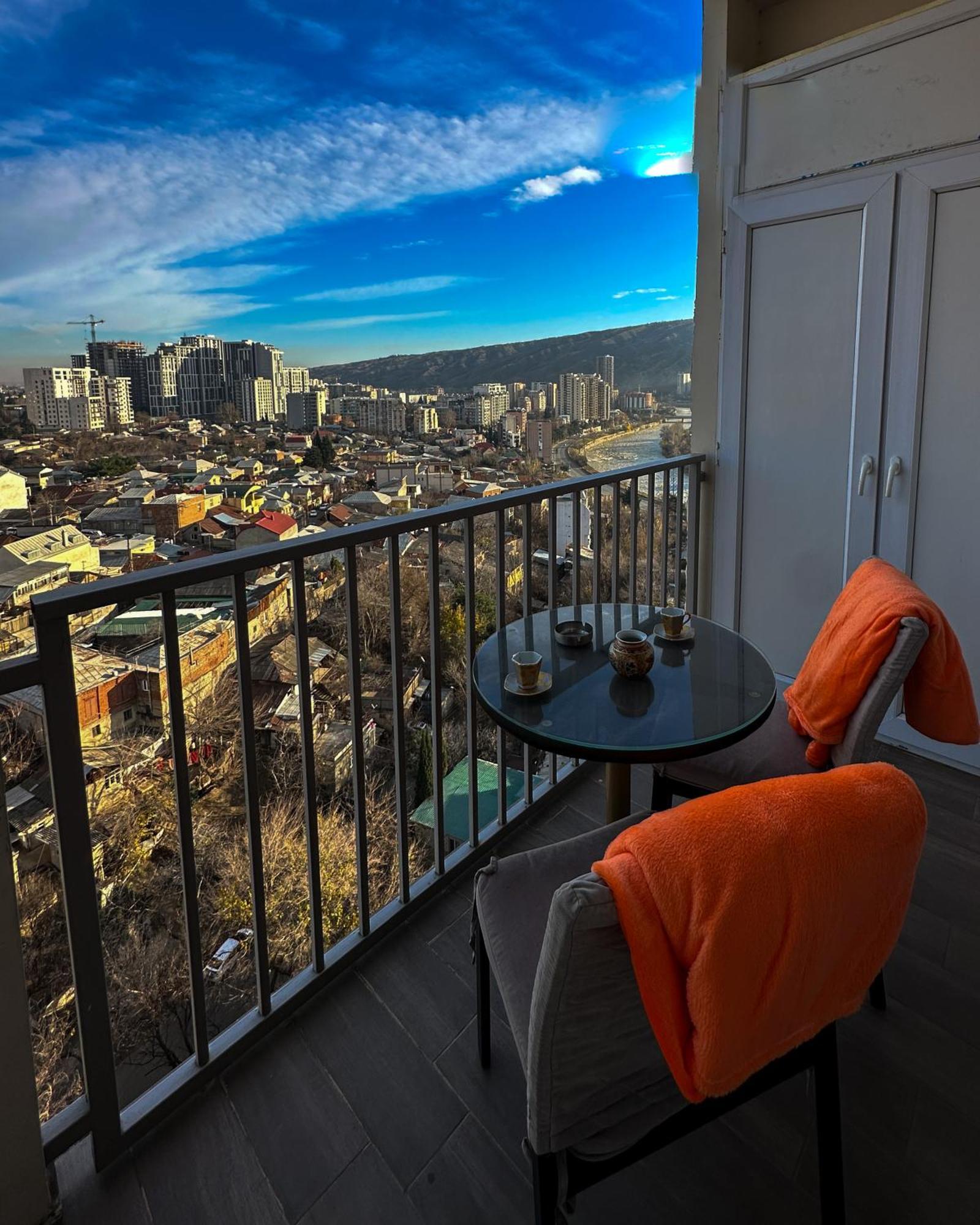 Apartments With View Тбилиси Екстериор снимка