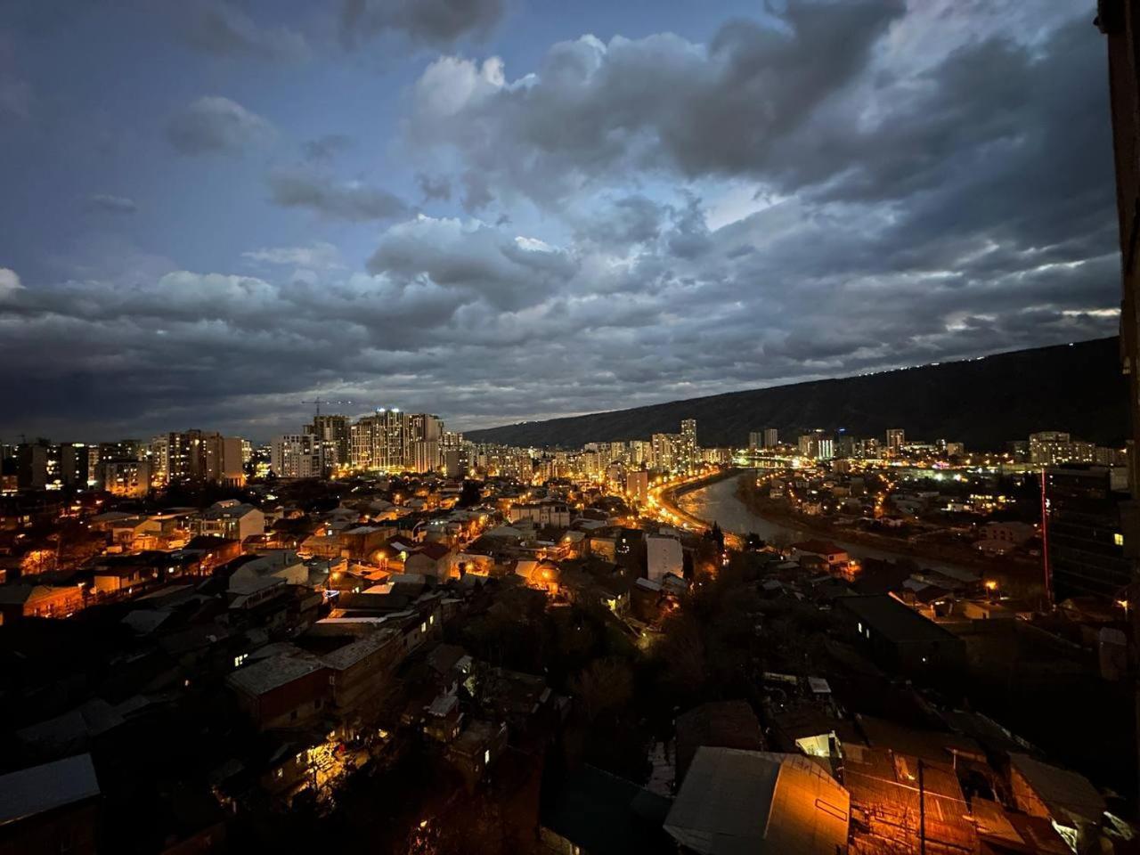 Apartments With View Тбилиси Екстериор снимка