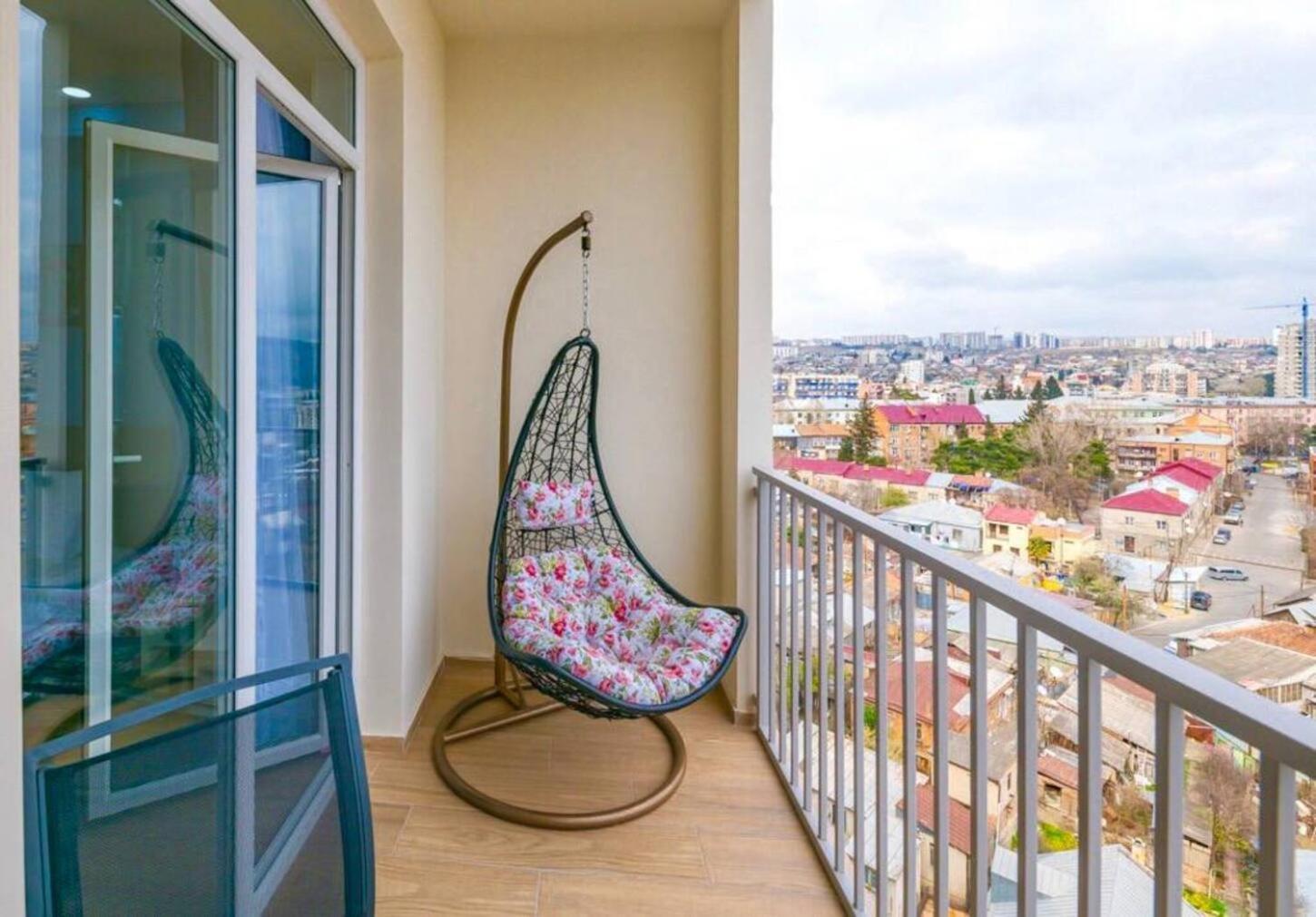 Apartments With View Тбилиси Екстериор снимка